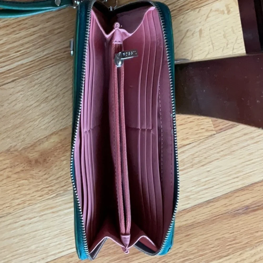 Fossil Sydney Green Leather Wristlet Wallet - Picture 3 of 5